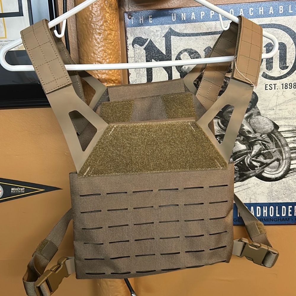Armored Republic plate carrier with plates